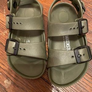 Toddler size 9 sandals